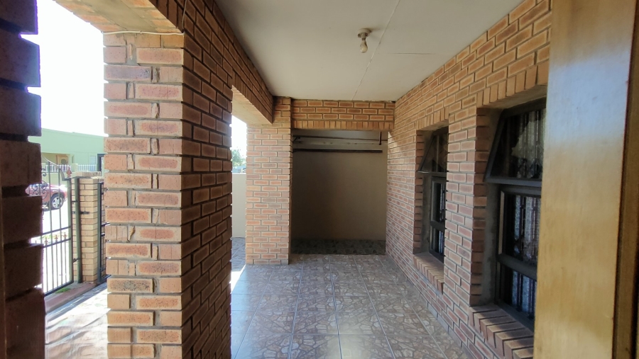 3 Bedroom Property for Sale in Zwide Eastern Cape